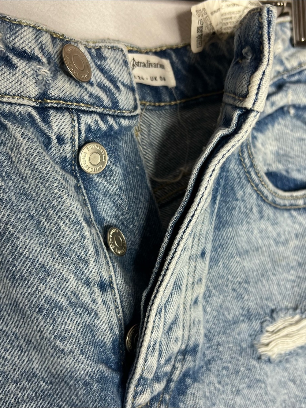 Stradivarius Shorts Women’s Sz 2 Mom High-Rise Light Wash Cuffed Distressed - Picture 3 of 9